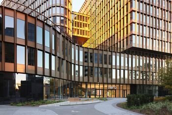 Į verslo centrą „Hero“ kviečiami meno mylėtojai: čia atidaryta nauja Ievos Trinkūnaitės paroda „Gelmė“