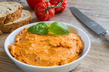 Mėgstate česnakinį sviestą? Šis internautų atrastas pigus receptas jį net užgoš – naudosite visur