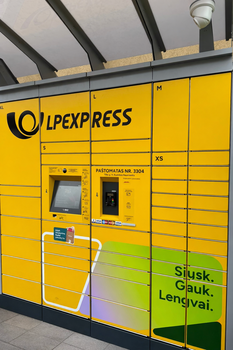 Lietuvos paštas metus pradėjo spurtu: per paštomatus ir kurjerius pristatė 4,4 mln. siuntų