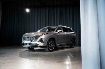 „MG“ stiprina pozicijas Europoje: Vokietijoje atidarytas inžinerijos centras ir pristatytos naujos kartos baterijų bei hibridinės technologijos