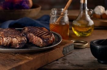 Šylant orams daugelis traukia kepsnines: mėsininkas pataria, kokią mėsą rinktis, kad netektų nusivilti