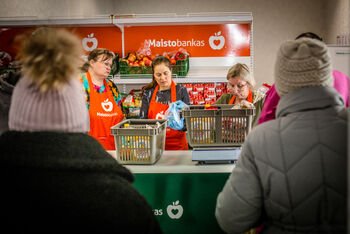 Liūdnas paradoksas: maistas virsta atliekomis, kai stokojančių daugėja