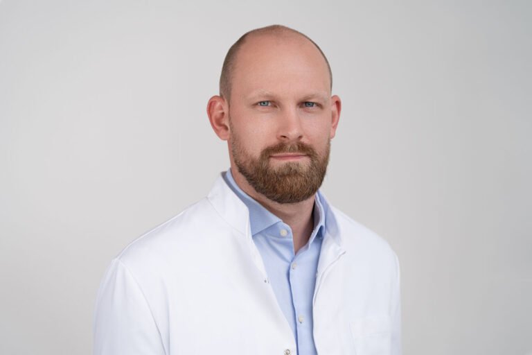 Santaros klinikose – sudėtinga, bet pacientams palankesnė stemplės ir skrandžio vėžio operacija (Atnaujinta)