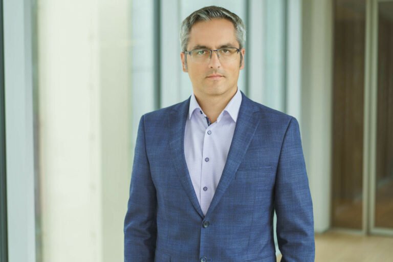 Draudikai: kasdien gauname keliautojų kreipinių dėl draudimo pratęsimo Artimųjų Rytų šalyse