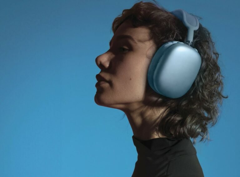 PLC MEGA stiliaus ikonoms – „Apple AirPods Max“ kasdien