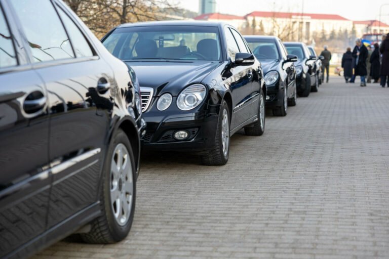 Seimas perduoda humanitarinę paramą Ukrainai: išsiųsti automobiliai ir gyvybiškai svarbi įranga