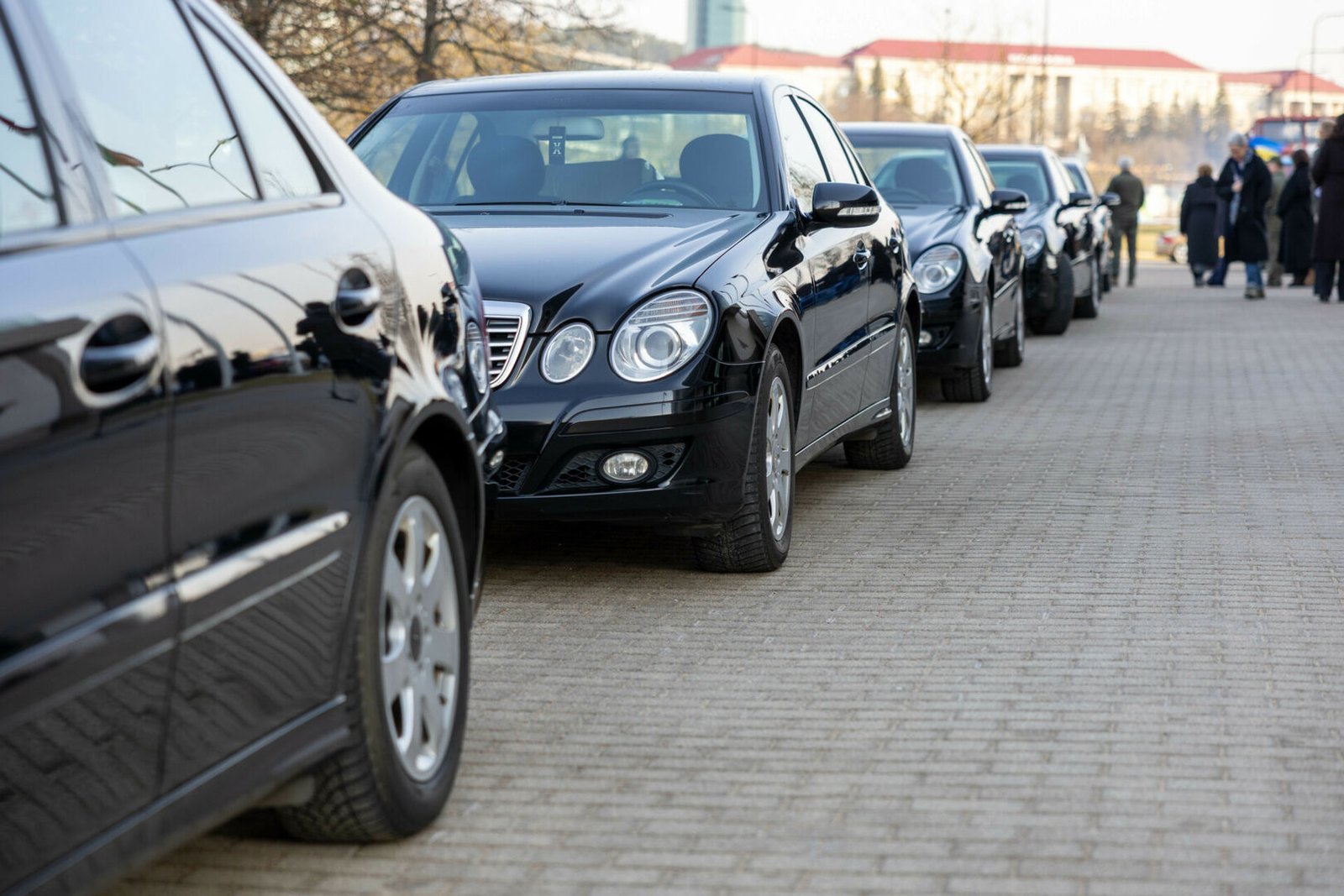 Seimas perduoda humanitarinę paramą Ukrainai: išsiųsti automobiliai ir gyvybiškai svarbi įranga