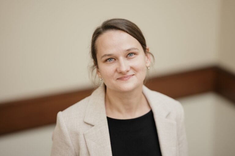 Skaitmeninės technologijos plečia psichologinės pagalbos prieinamumą traumines patirtis išgyvenusiems žmonėms