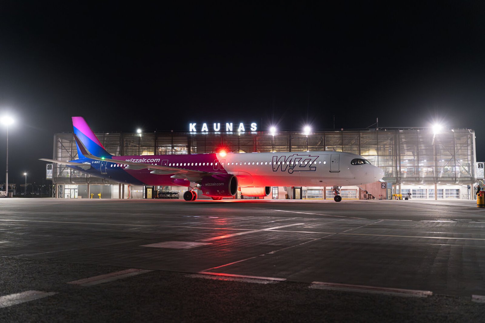 „WIZZ AIR“ KAUNE MINI REIKŠMINGĄ SUKAKTĮ: 10 METŲ NEPERTRAUKIAMOS VEIKLOS