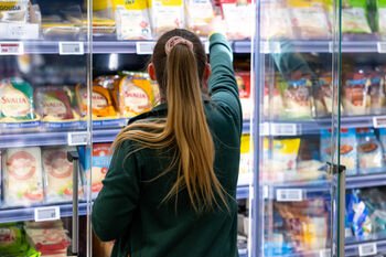 Vieninga komanda: prieš šventes „Iki“ administracija ateina į pagalbą kolegoms parduotuvėse ir kepyklose