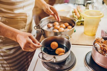 Patarimai, padėsiantys per Velykas: kaip be vargo nulupti virtus kiaušinius?