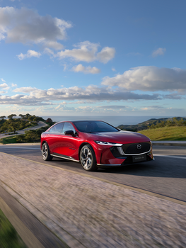 „MAZDA6E“ LAIMĖJO 2026 METŲ „WORLD CAR DESIGN OF THE YEAR“ APDOVANOJIMĄ