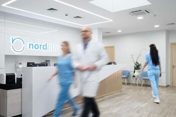 Nuo robotinių operacijų iki plastinės chirurgijos: kodėl vis daugiau užsieniečių gydymui renkasi Kauną