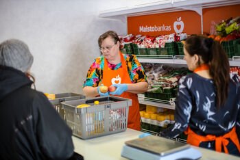 Kas trečias kaimo gyventojas – skurdo rizikoje: „ateina ir prašo bent šiandien kažko pavalgyt“