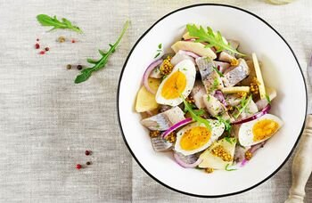 Po Velykų pilnas šaldytuvas? Ekspertė pataria, ką daryti su likučiais