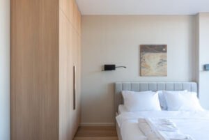 Svečių kambario „mirtis“: kodėl šiandien renkamės savo ramybę, o ne svečių patogumą?