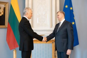 Prezidentas įteikė skiriamuosius raštus Lietuvos ambasadoriams Ženevoje, Jungtinėse Tautose ir Nyderlanduose