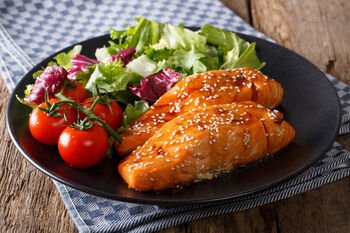 Lengva, pigu ir greita: idėjos savaitgalio pietums su žuvimi, kurios patiks visai šeimai