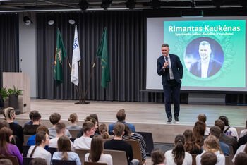 Įkvepiantis renginys jaunimui: 350 dalyvių, realios patirtys ir finansinio raštingumo proveržis