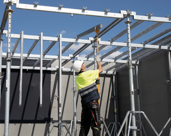 Pamirškite vinis ir sudėtingus matavimus – intuityvus perdangų klojinių montavimas su sistema ONADEK