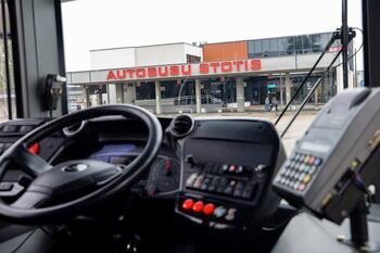 Susisiekimo ministerija inicijavo diskusiją dėl kuro kainų krizės poveikio keleivių vežimo autobusais sektoriui