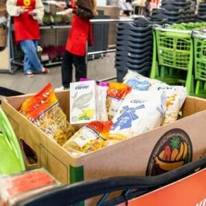 „Iki“ kviečia gyventojus į jubiliejinę „Maisto banko“ akciją: prie pirkėjų paaukotų produktų tinklas pridės papildomus 10 proc.