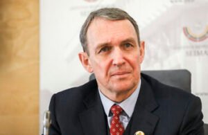 Premjerė sveikina filosofą Arvydą Juozaitį su jubiliejumi