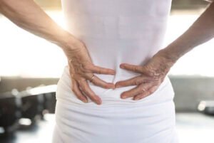 Lėtinis nugaros ar sąnarių skausmas gali slėpti rimtą ligą – vienas tyrimas padeda rasti priežastį