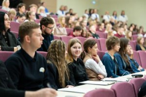 Moksleivių balsas apie skaitmeninę kasdienybę: KU vykusi konferencija atskleidė augantį jaunimo sąmoningumą