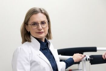 Jaučiate, kad sukasi galva? Gydytoja paaiškina, kada tai gali būti rimtesnės ligos signalas