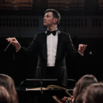 „Vilnius–Paris“: Sorbonos ir Vilniaus universitetų chorų ir orkestrų koncerte – G. Mahleris, M. K. Čiurlionis ir F. Pulenco „Gloria“