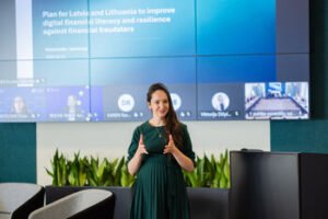 Bent vienos rūšies finansinę apgaulę ar sukčiavimą yra patyrę 44 proc. suaugusiųjų – tarptautiniame seminare Vilniuje ketinama aptarti, kaip su tuo kovoti