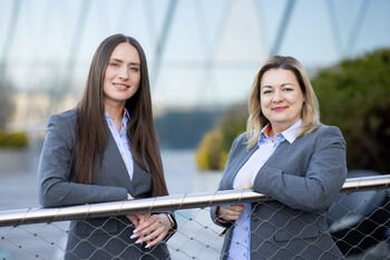 Senjorė vos neprarado 44 tūkst. eurų: nuo sukčių išgelbėjo banko darbuotojų budrumas