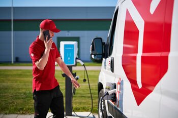 „DPD Lietuva“ keičia žaidimo taisykles: siuntų kiekis auga, tačiau tarša mažėja