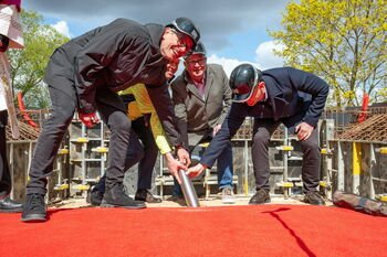 Kaune simboliniu kapsulės įkasimu pažymėtos Brastos tilto statybos