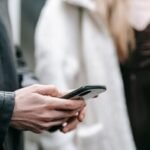 Sukčiai apsimeta banko ekonomistu: kviečia į „investavimo grupes“ ir žada 30 proc. grąžą