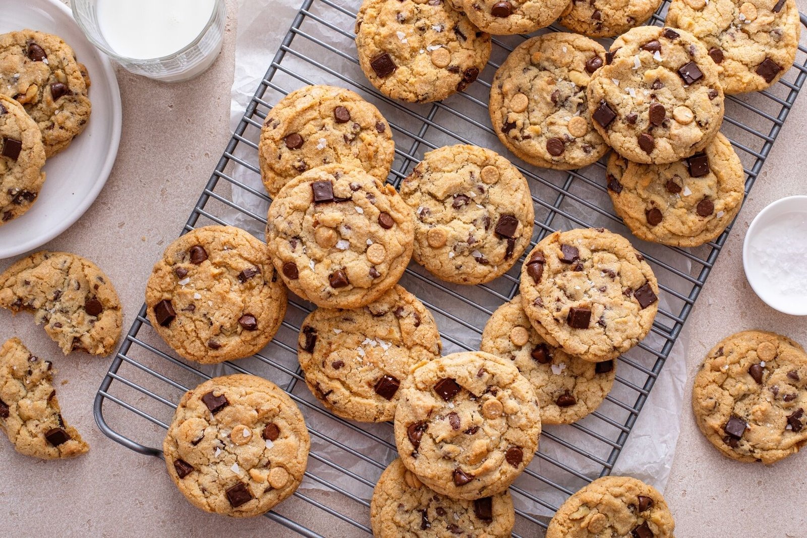 Velykas sutiksite pas artimuosius ar draugus? 3 paprastos ir nebrangios patiekalų idėjos, kurias bus lengva nusinešti į svečius