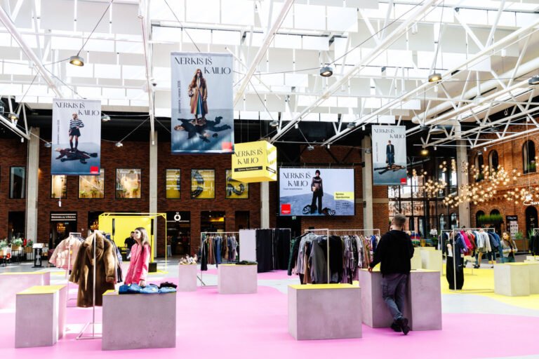 Kauno „Akropolyje“ spintos išpardavimai: savo garderobą siūlys ir žinomi žmonės