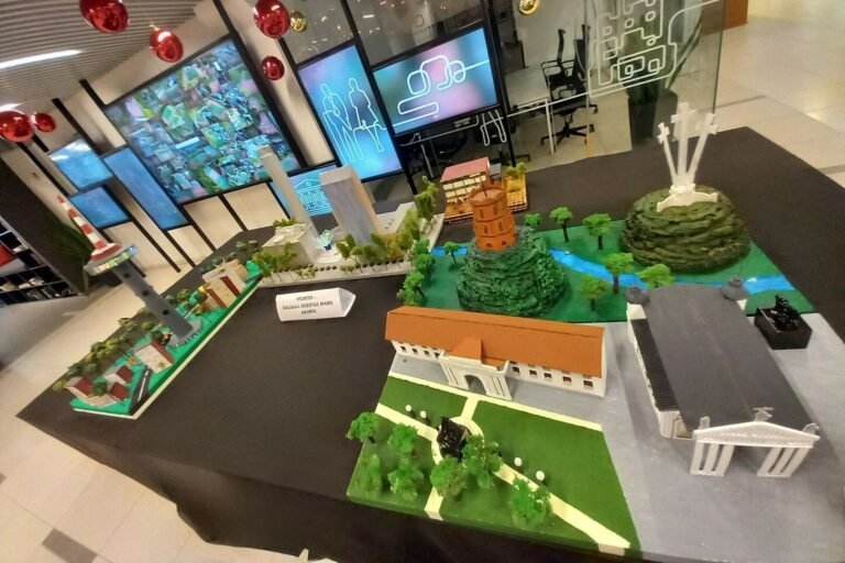 Seimo lankytojų centre pristatomas Vilniaus miesto maketas, sukurtas žmonių su intelekto negalia