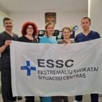 Nuo ambasados Kyjive iki stabilizacijos punkto netoli fronto: RŠL medikės kelias per karo siaubiamą Ukrainą