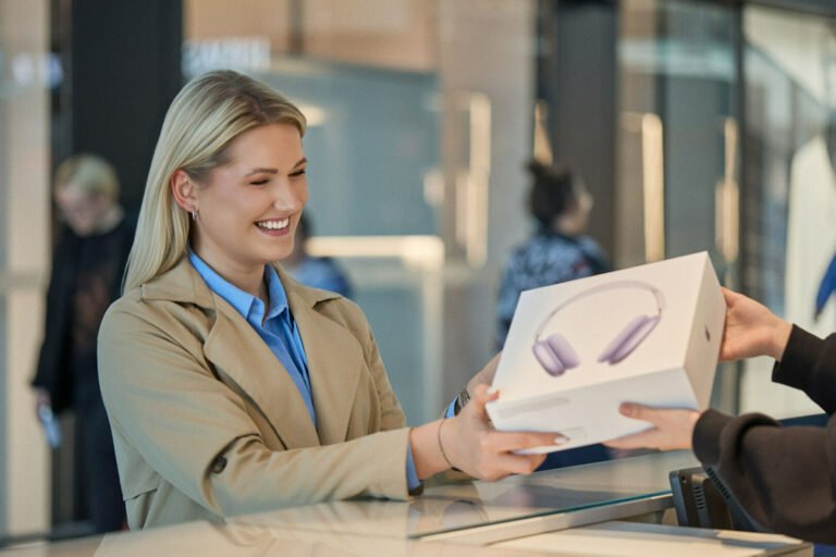 MEGA: stilius slypi detalėse