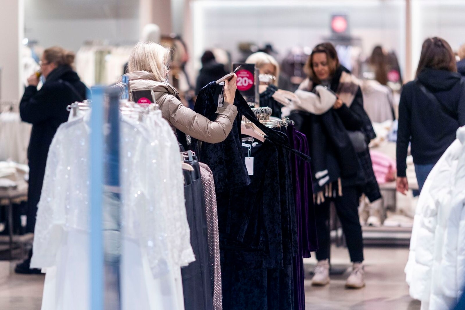 Stilistė ragina drąsiau matuotis – galite atrasti naujų jums tinkančių stiliaus derinių