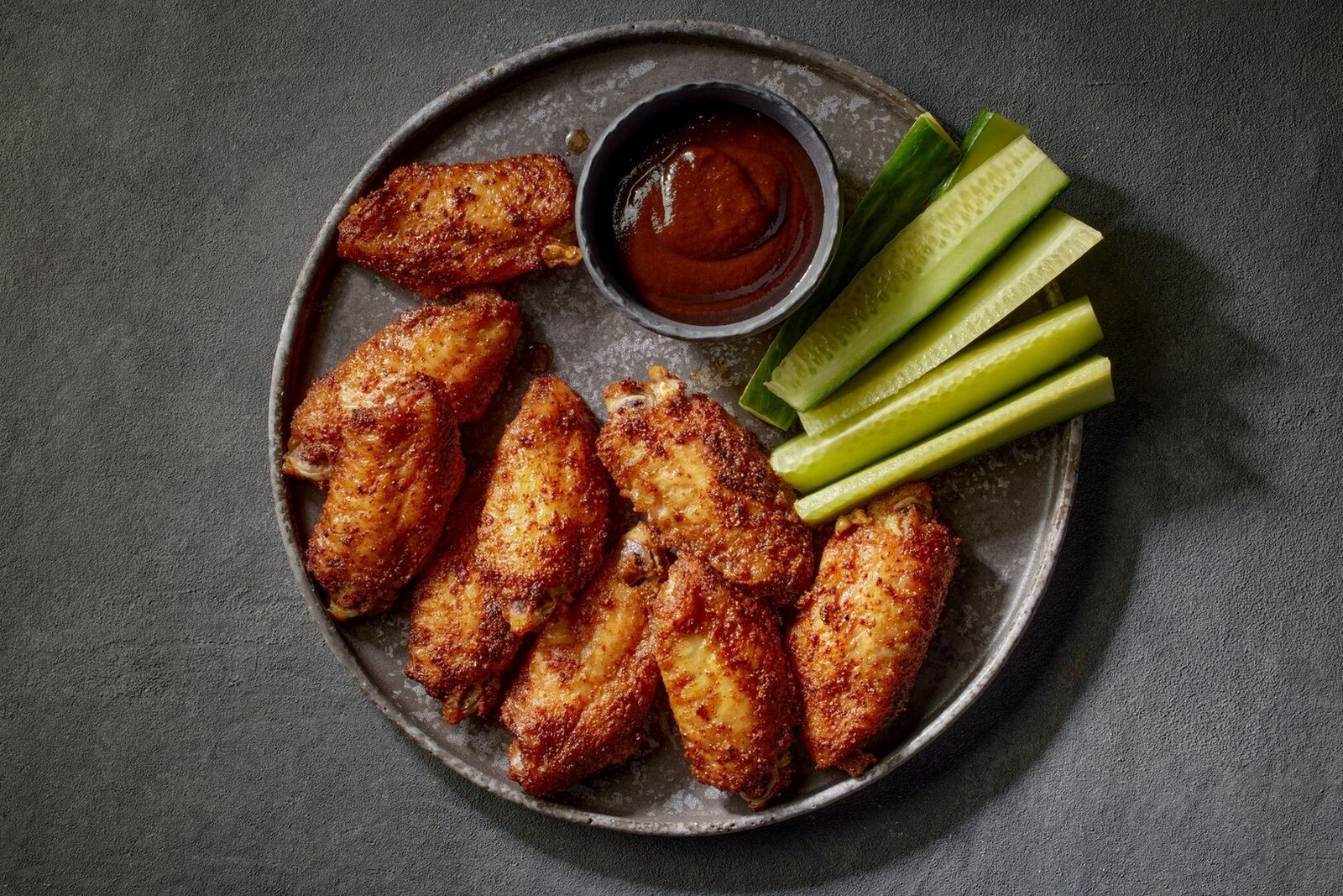 Nuo dešrelių iki sparnelių: patarimai, kaip nebrangiai paruošti gausų ir kokybišką grilio vakarėlio meniu