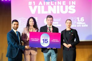 „Wizz Air“ Vilniuje mini 15 metų sukaktį: rekordinė vasara ir naujas maršrutas į Prahą