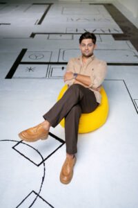 Šarūnas Tarutis: Investavimo dilema – akcijos ar NT? Kodėl 1 000 Eur ir 50 000 Eur reikalauja skirtingų strategijų