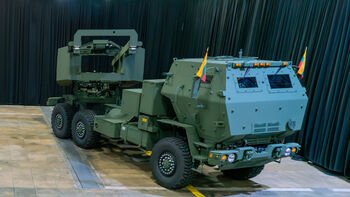 JAV pirmą kartą parodė pirmuosius Lietuvai skirtus HIMARS paleidėjus