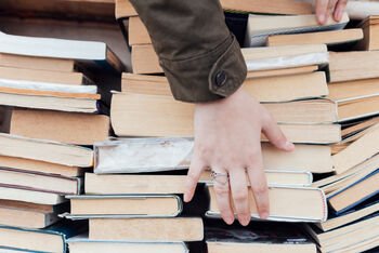 Ateik, išsirink, pasiimk: Nacionalinė biblioteka atiduoda nurašytas knygas