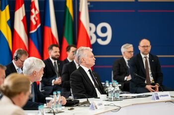 Prezidentas Bukarešte: turime daugiau investuoti į oro gynybos pajėgumus