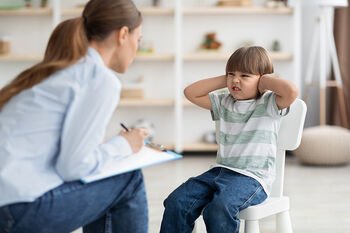 Ne tik vaikų problema: papasakojo, kaip ADHD pasireiškia suaugusiems, ir patarė, kaip gydyti bei valdyti šį sutrikimą