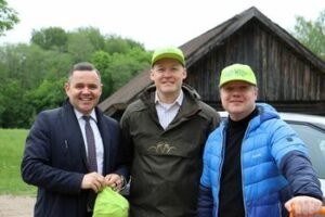 Lietuvoje startavo iniciatyva „Milijonas medžių Lietuvai“: pirmieji ąžuolai pasodinti Rumšiškėse